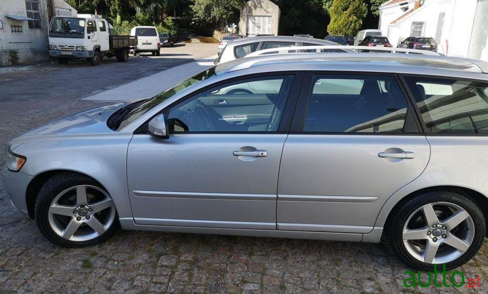 2011' Volvo V50 photo #4