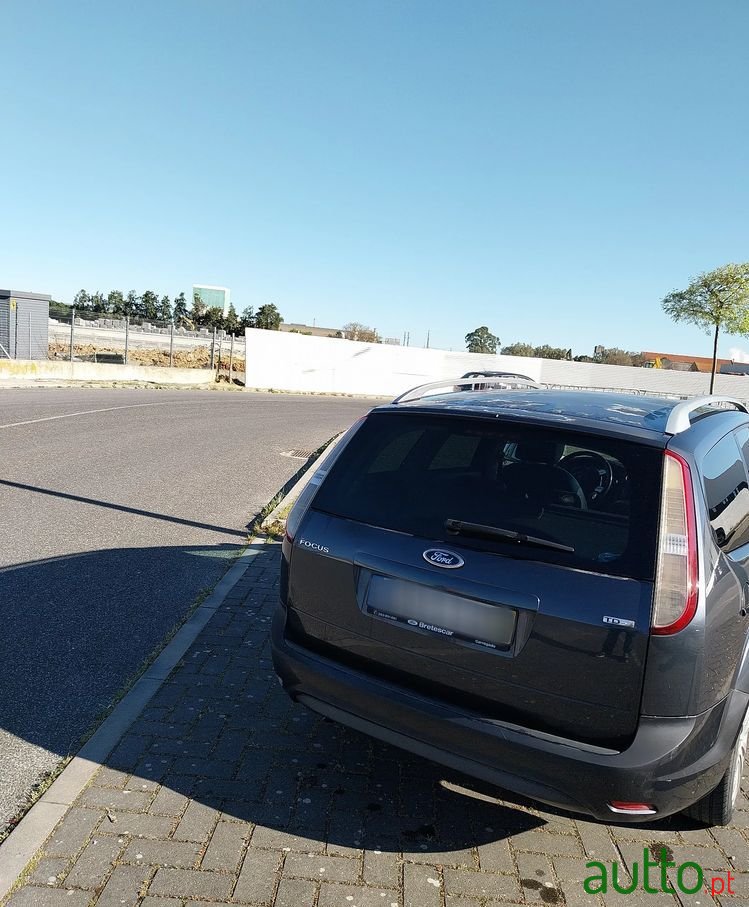 2010' Ford Focus Sw photo #2