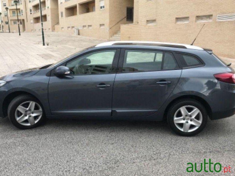 2016' Renault Megane Sport Tourer photo #1