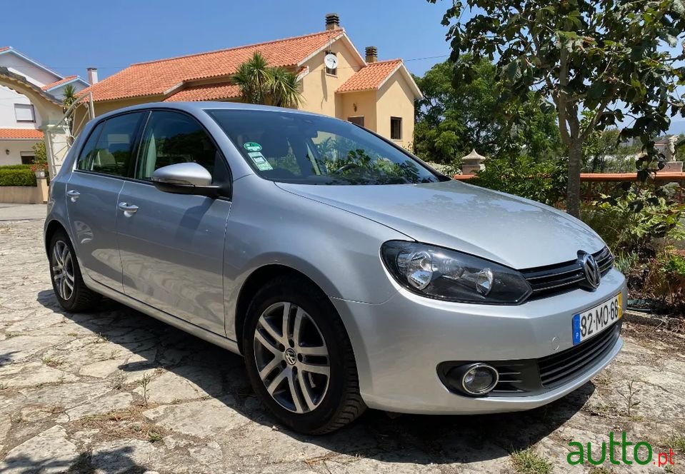 2011' Volkswagen Golf photo #1
