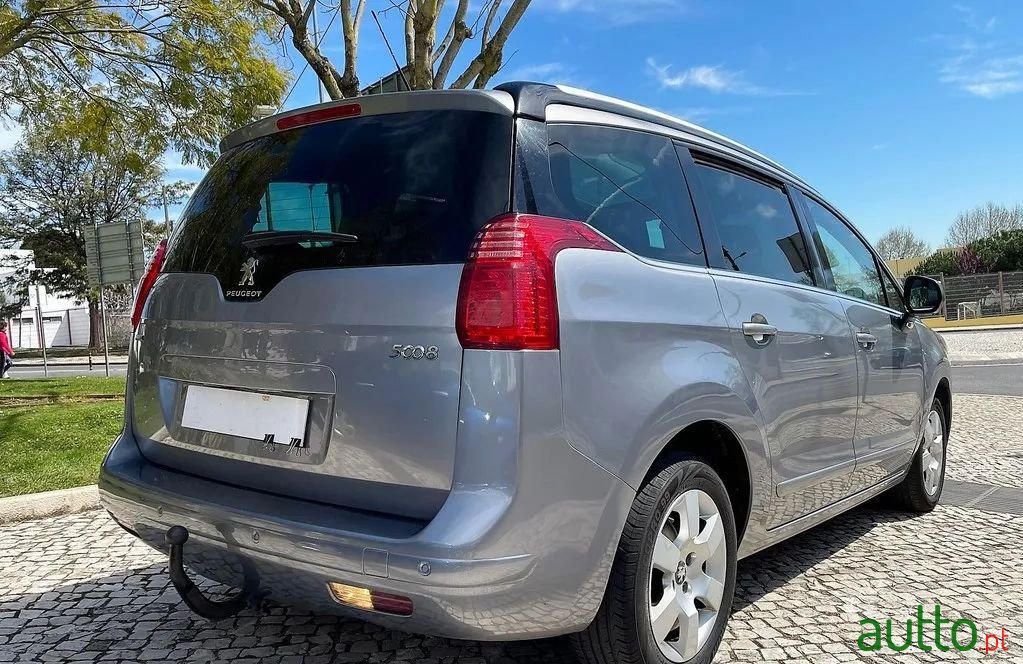 2016' Peugeot 5008 photo #3