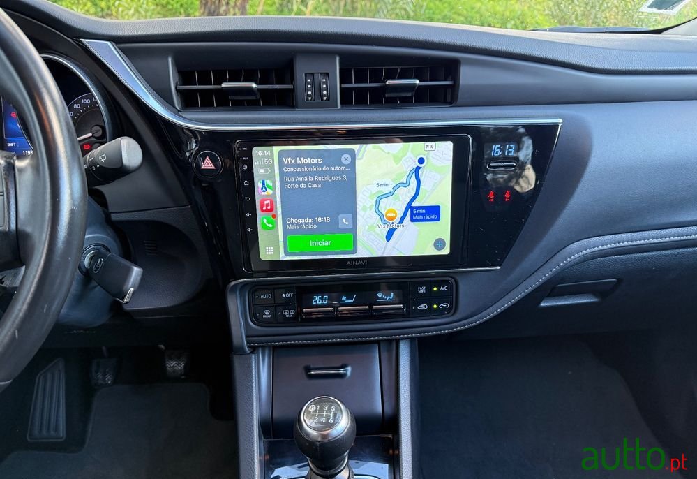 2016' Toyota Auris Touring Sports photo #5