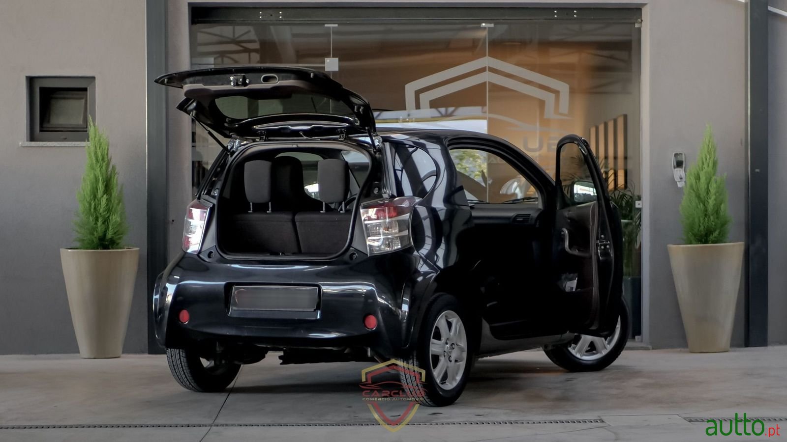 2010' Toyota iQ photo #5