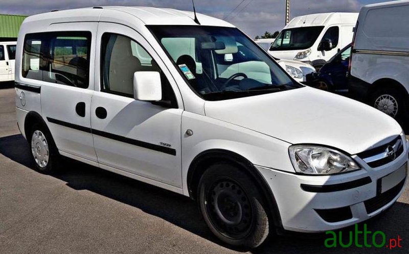 2006' Opel Combo Tour 1.3 Cdti photo #1