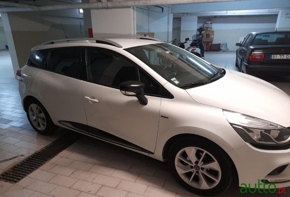 2018' Renault Clio Sport Tourer photo #3