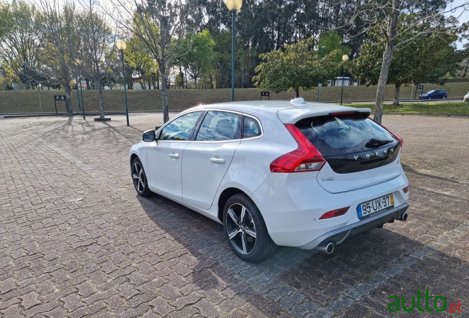 2018' Volvo V40 photo #4