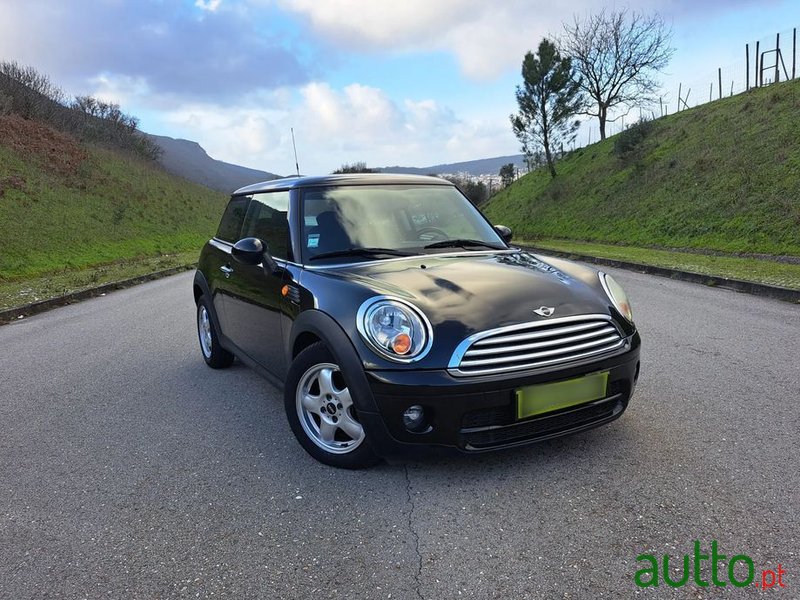 2009' MINI Cooper D 3 Portas photo #2