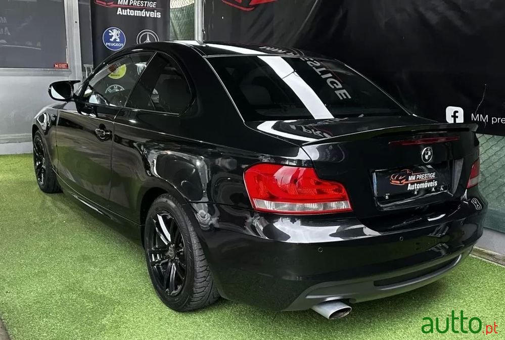 2011' BMW Série 1 D Pack M photo #6