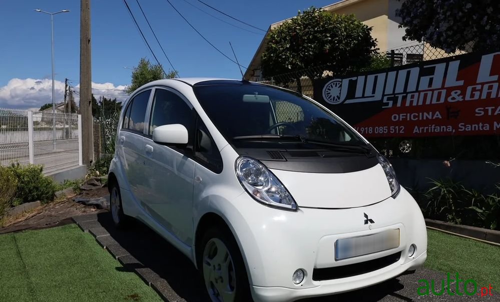 2015' Mitsubishi i-MiEV Invite photo #2