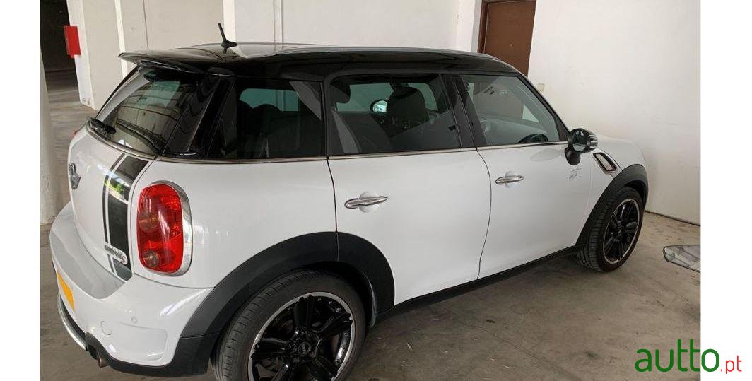 2011' MINI Countryman Cooper S photo #2