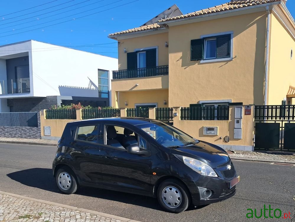 2010' Chevrolet Spark 1.0 L photo #1