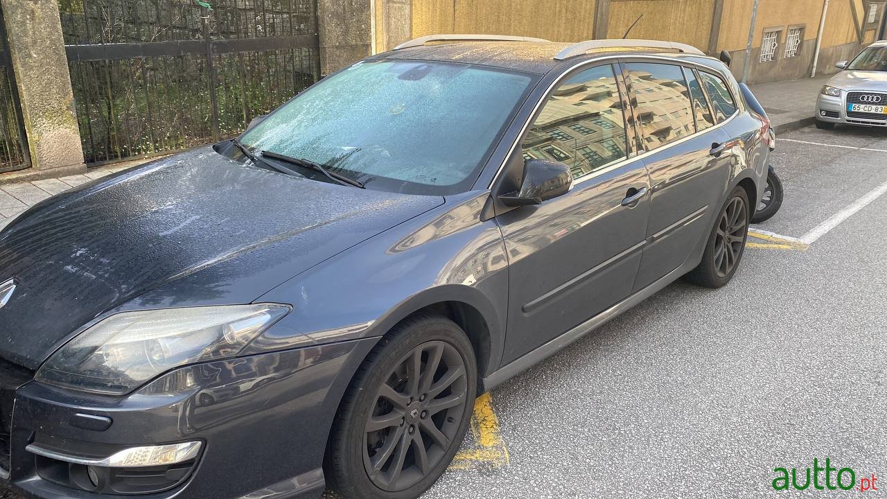 2012' Renault Laguna photo #6