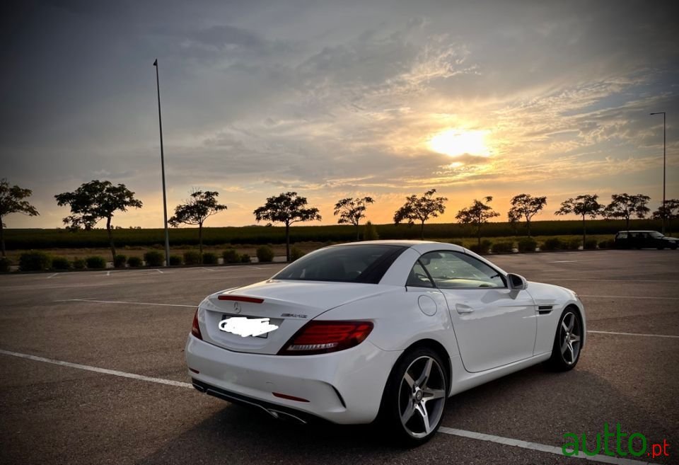 2016' Mercedes-Benz Slc-250 photo #2