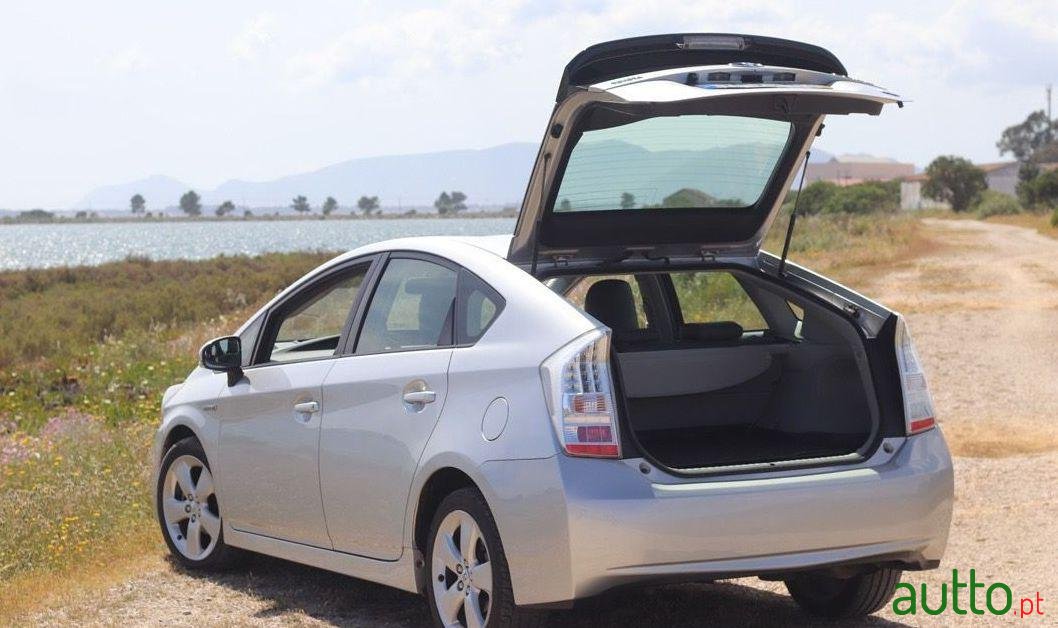 2010' Toyota Prius photo #3