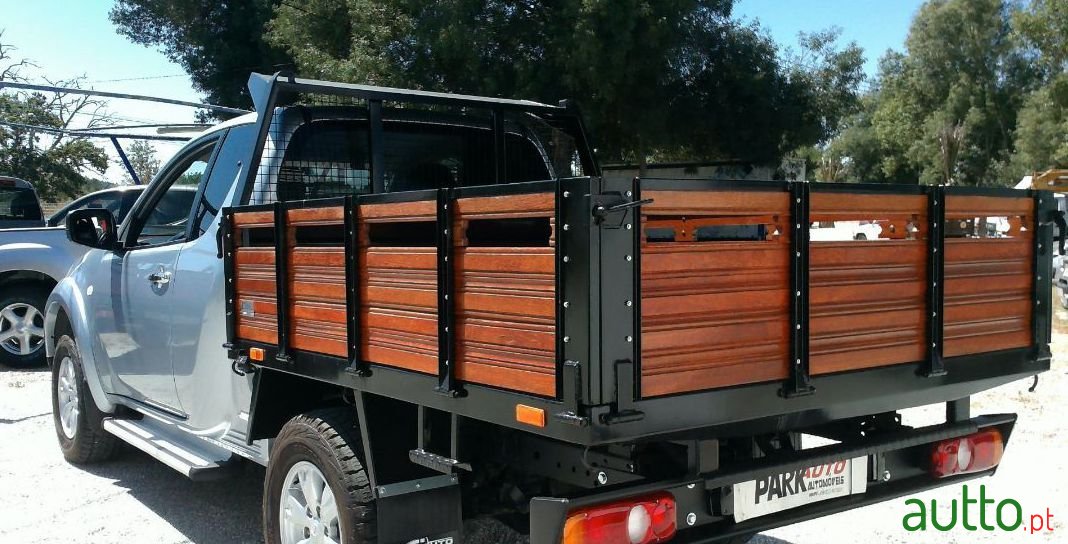 2013' Mitsubishi L200 photo #2