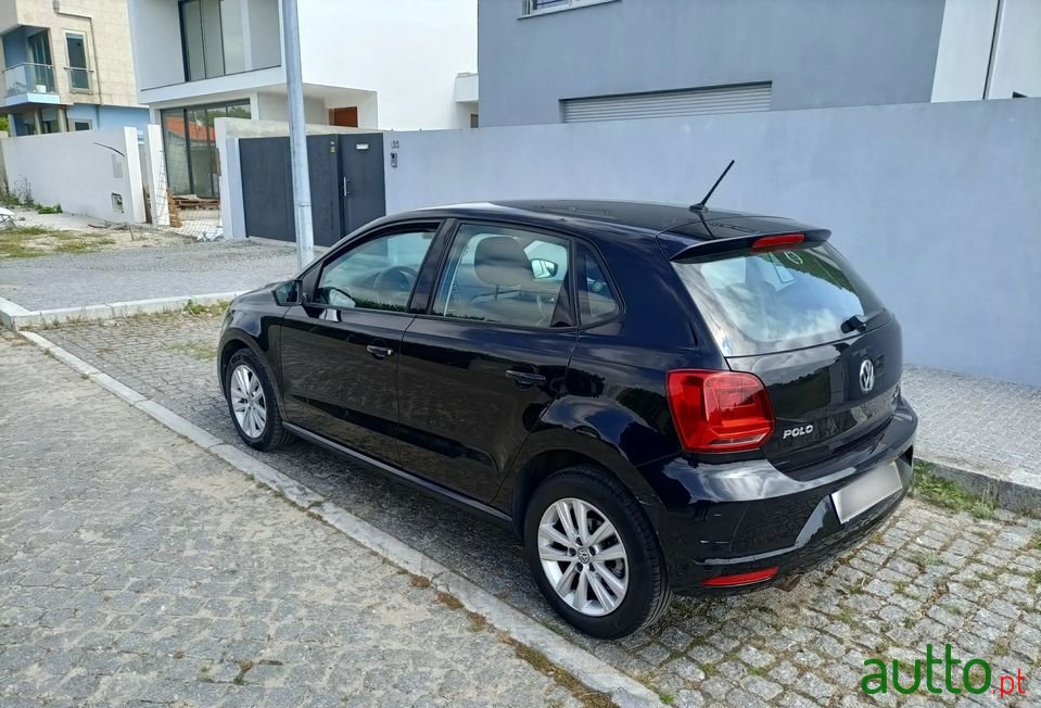 2014' Volkswagen Polo photo #4