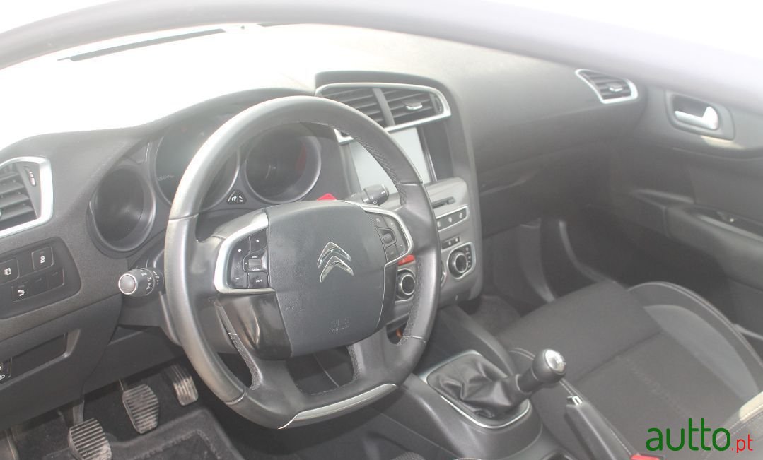 2016' Citroen C4 photo #3