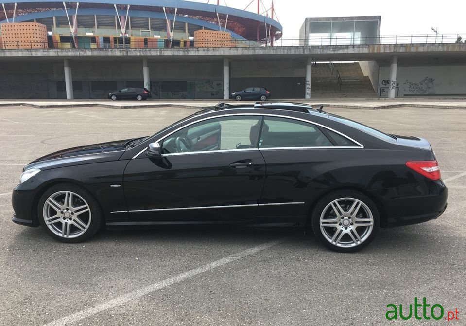 2010' Mercedes-Benz E-250 photo #3