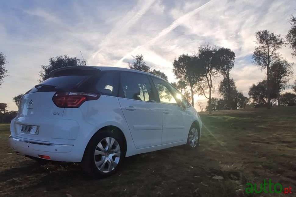 2013' Citroen C4 Picasso photo #5