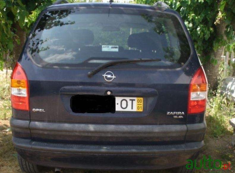 2000' Opel Zafira photo #1