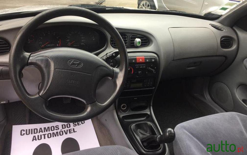 1999' Hyundai Lantra 1.6 GLS photo #1