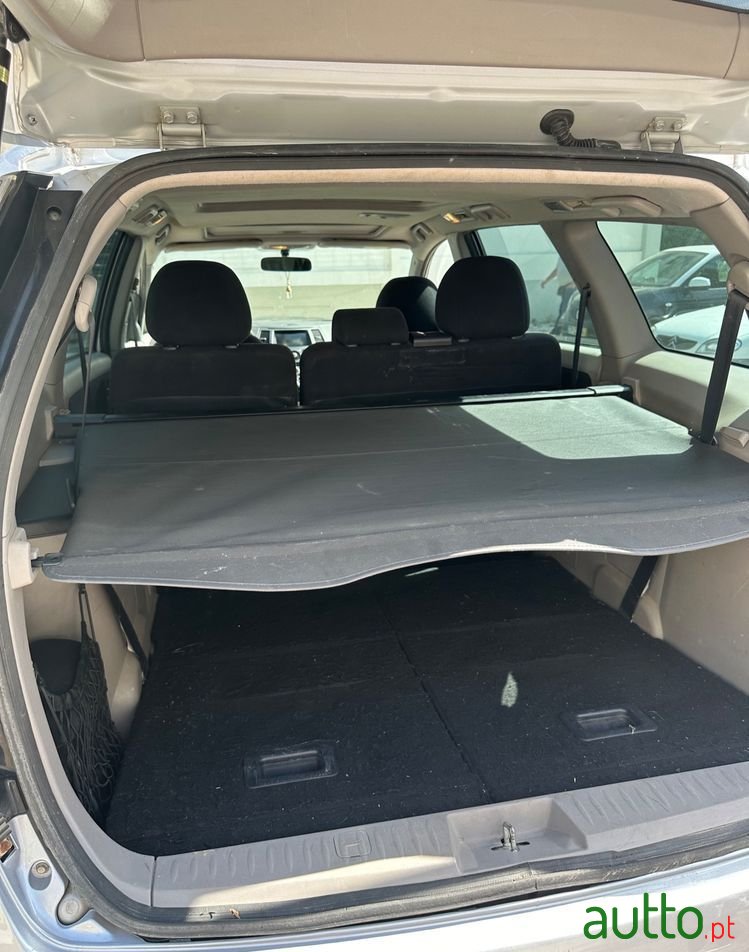 2009' Mitsubishi Grandis photo #2