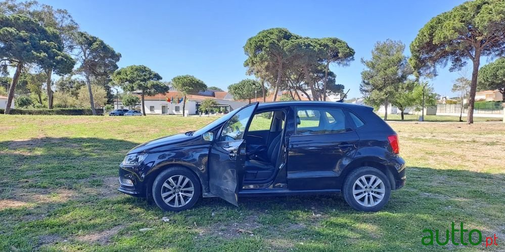 2016' Volkswagen Polo photo #1