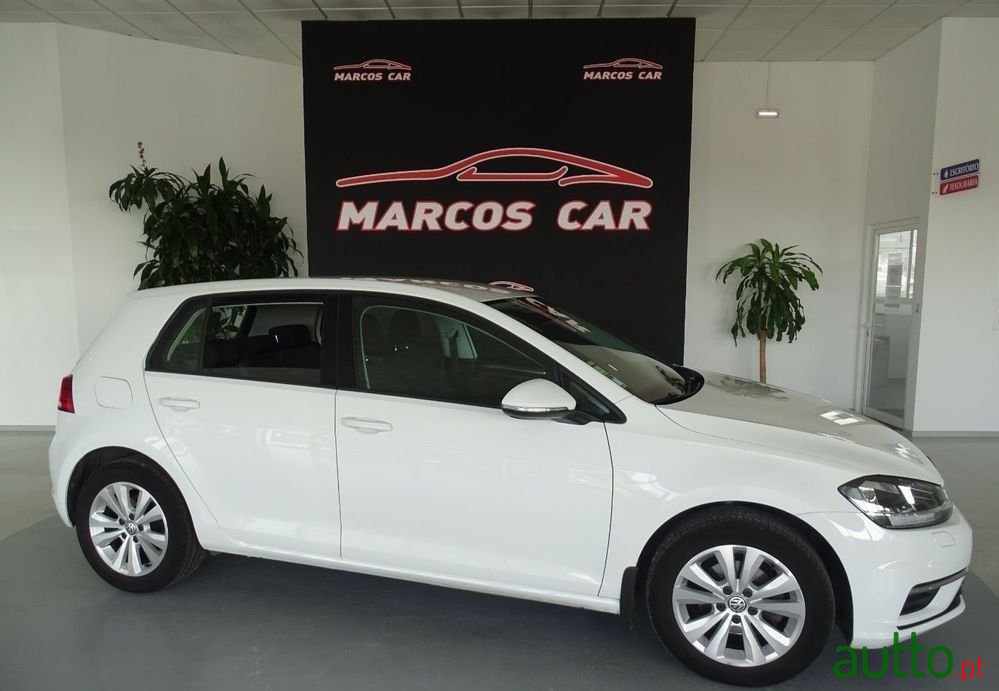 2017' Volkswagen Golf photo #6