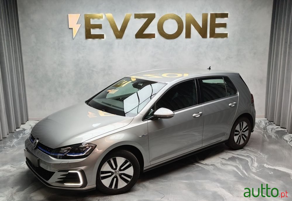 2018' Volkswagen Golf photo #1
