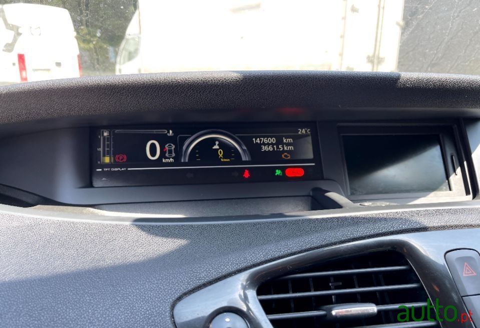 2012' Renault Scenic photo #5