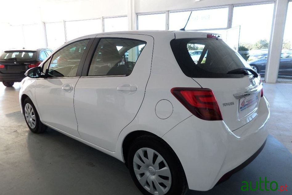 2017' Toyota Yaris photo #4