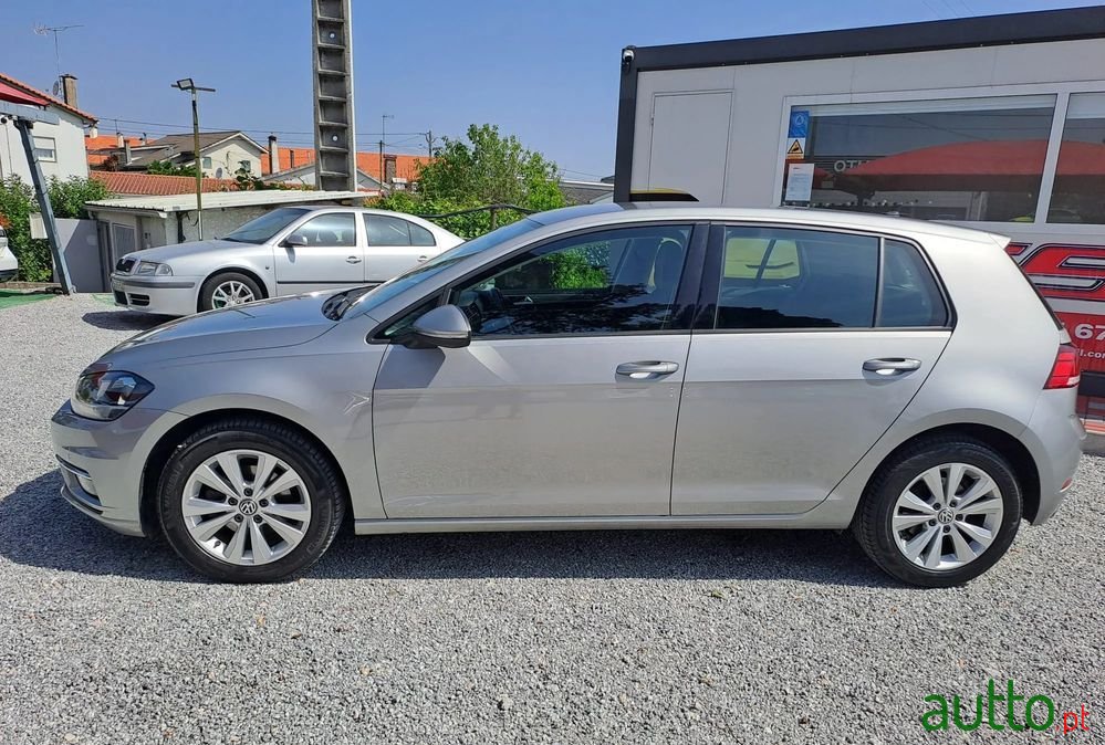 2018' Volkswagen Golf photo #3