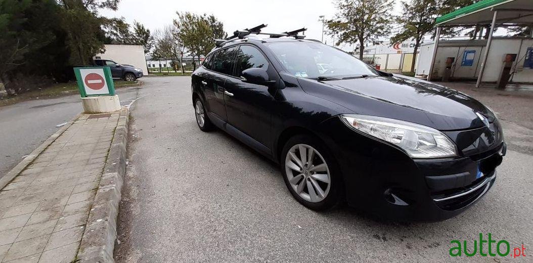 2011' Renault Megane Sport Tourer photo #3