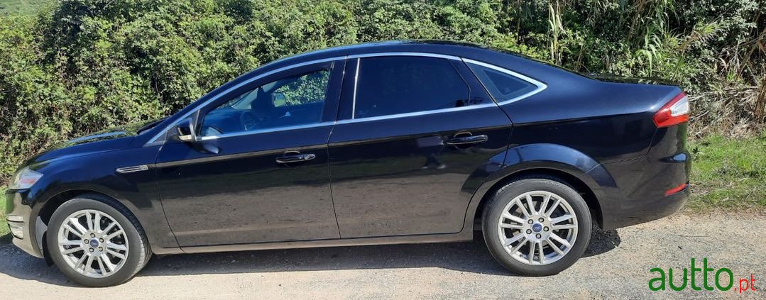 2011' Ford Mondeo photo #2