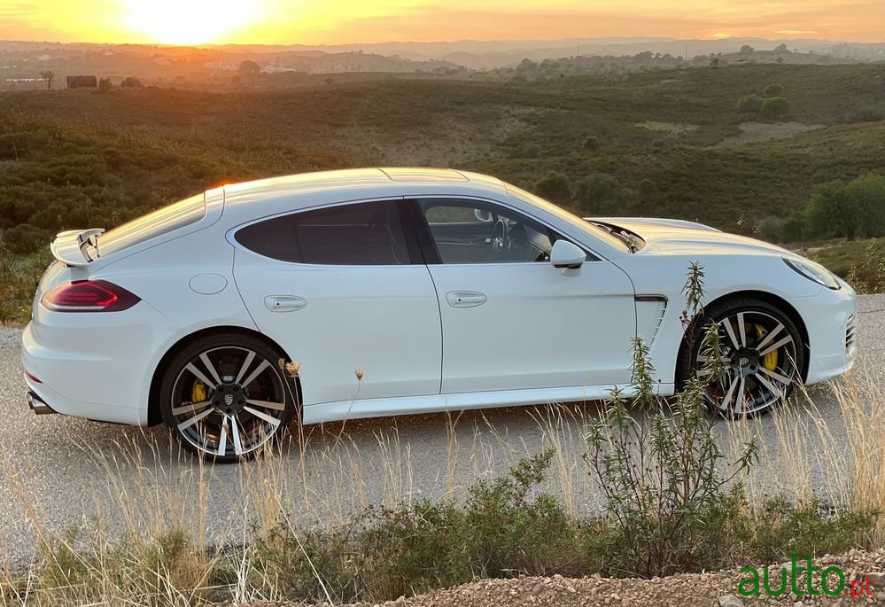 2015' Porsche Panamera Turbo S photo #3
