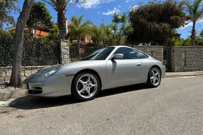 2002' Porsche 911 Carrera 4