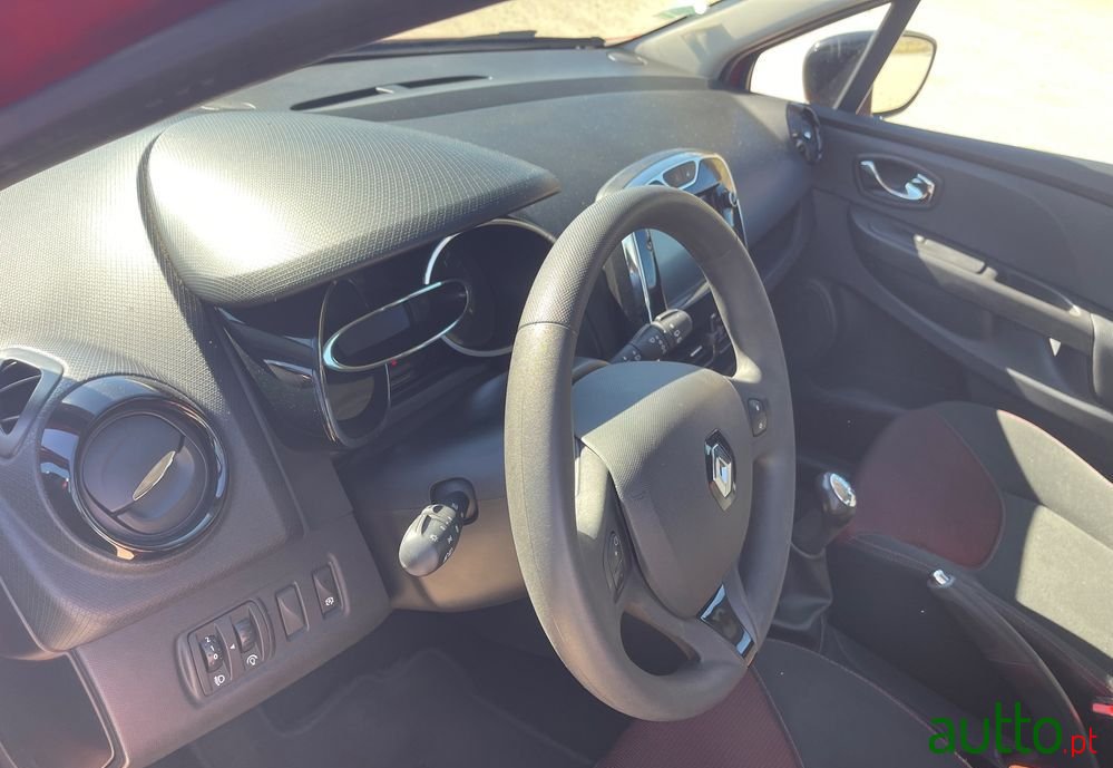 2012' Renault Clio photo #6