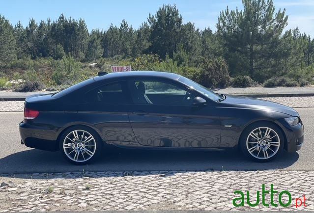 2009' BMW 320 photo #3