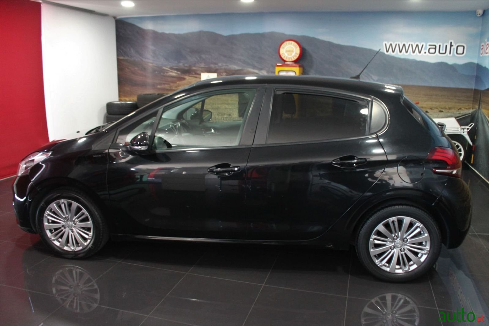 2018' Peugeot 208 photo #3