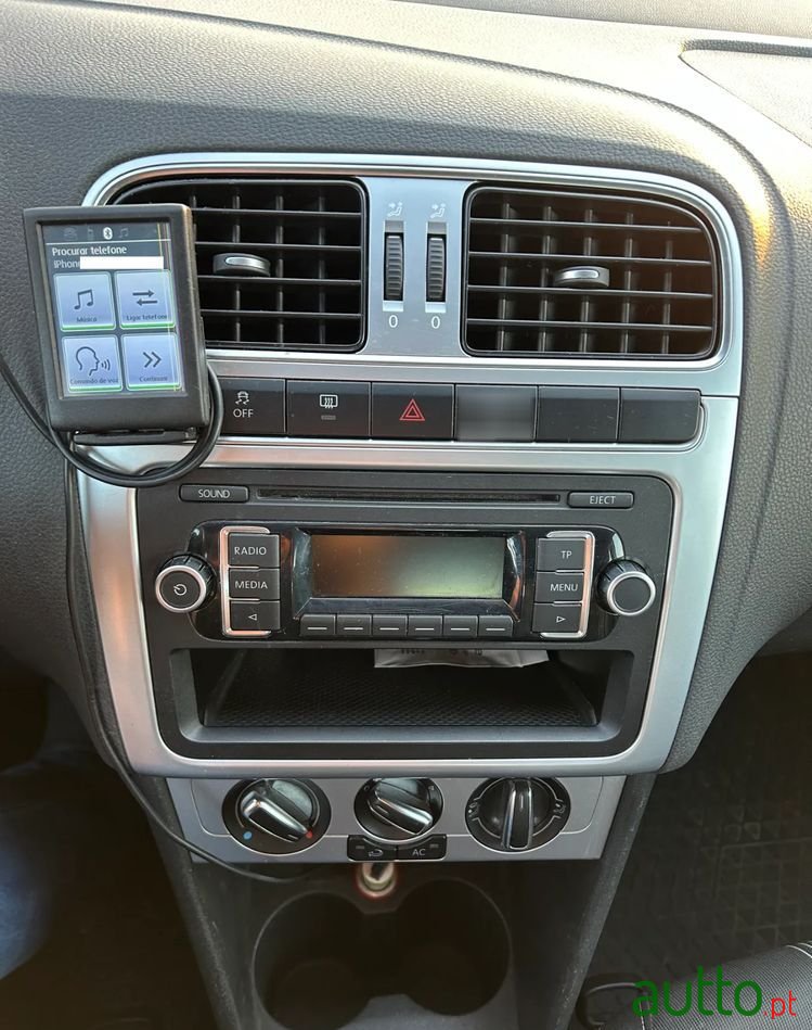 2013' Volkswagen Polo photo #3