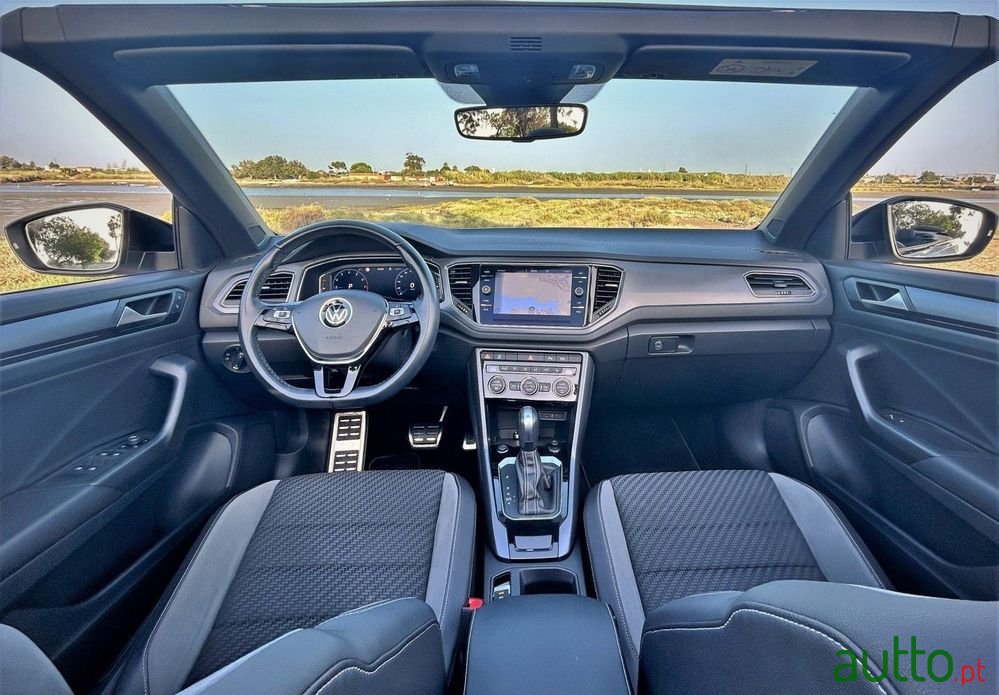 2020' Volkswagen T-Roc Cabrio photo #3