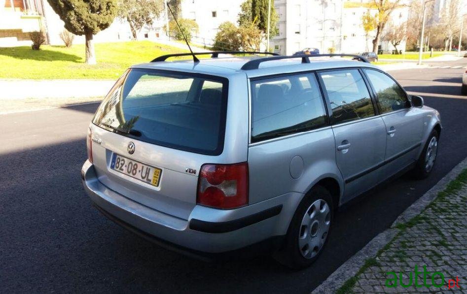 2002' Volkswagen Passat-Variant 1.9 Tdi photo #1
