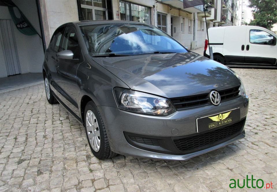 2012' Volkswagen Polo Confortline photo #1