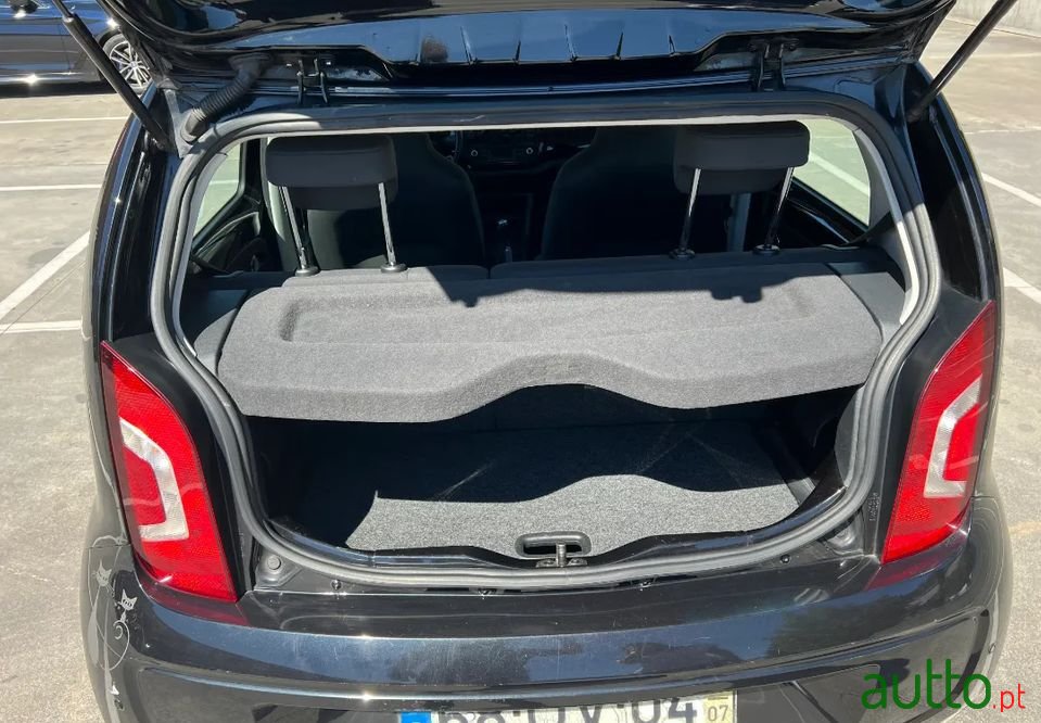 2014' Volkswagen Up photo #4