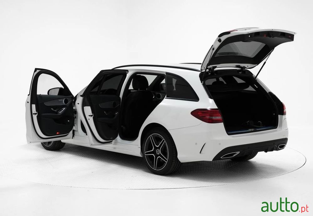 2021' Mercedes-Benz Classe C photo #4