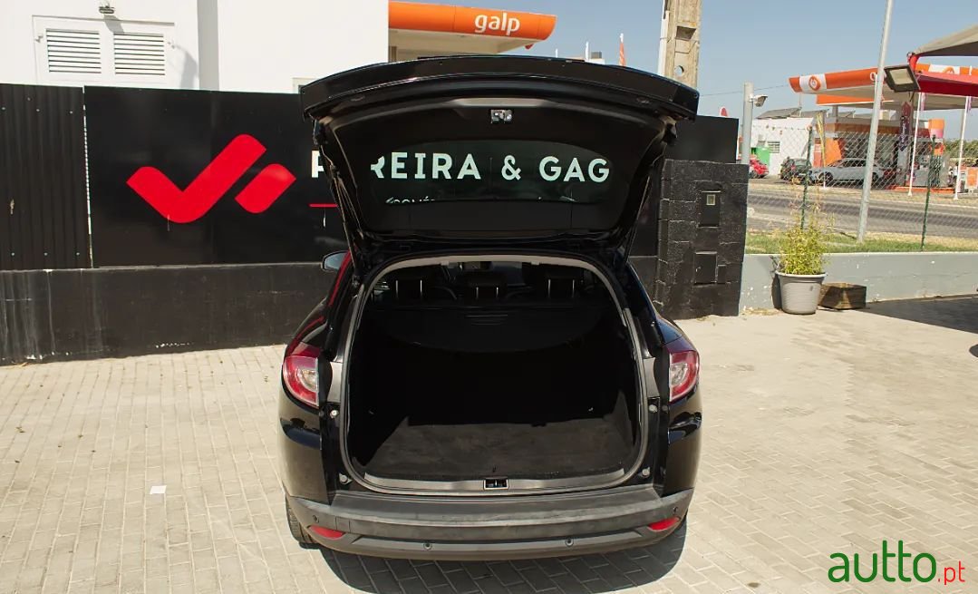 2013' Renault Megane Sport Tourer photo #5