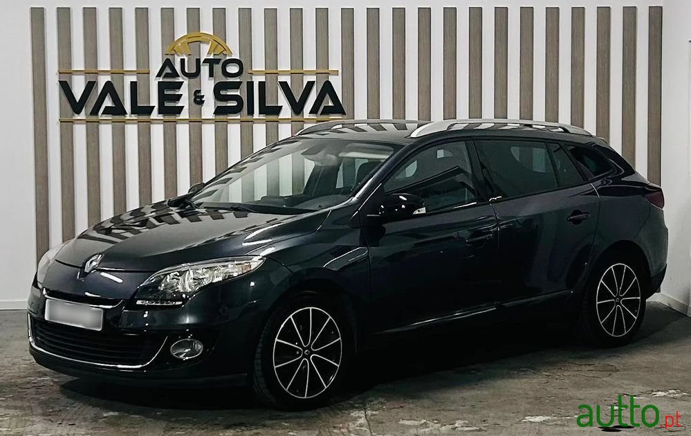 2013' Renault Megane Sport Tourer photo #2