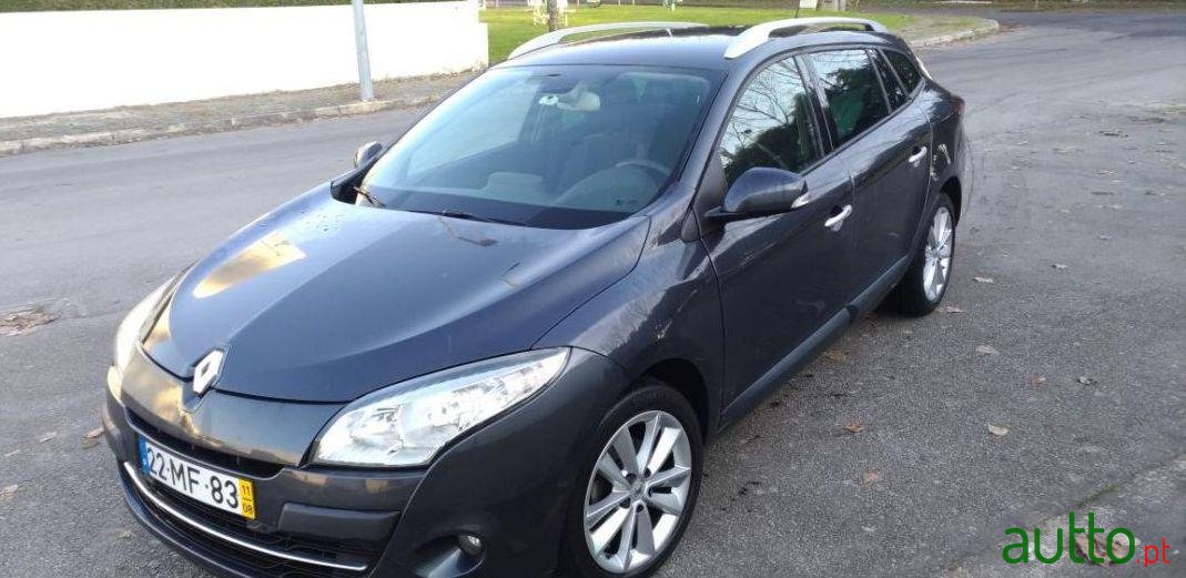 2011' Renault Megane Sport Tourer photo #4