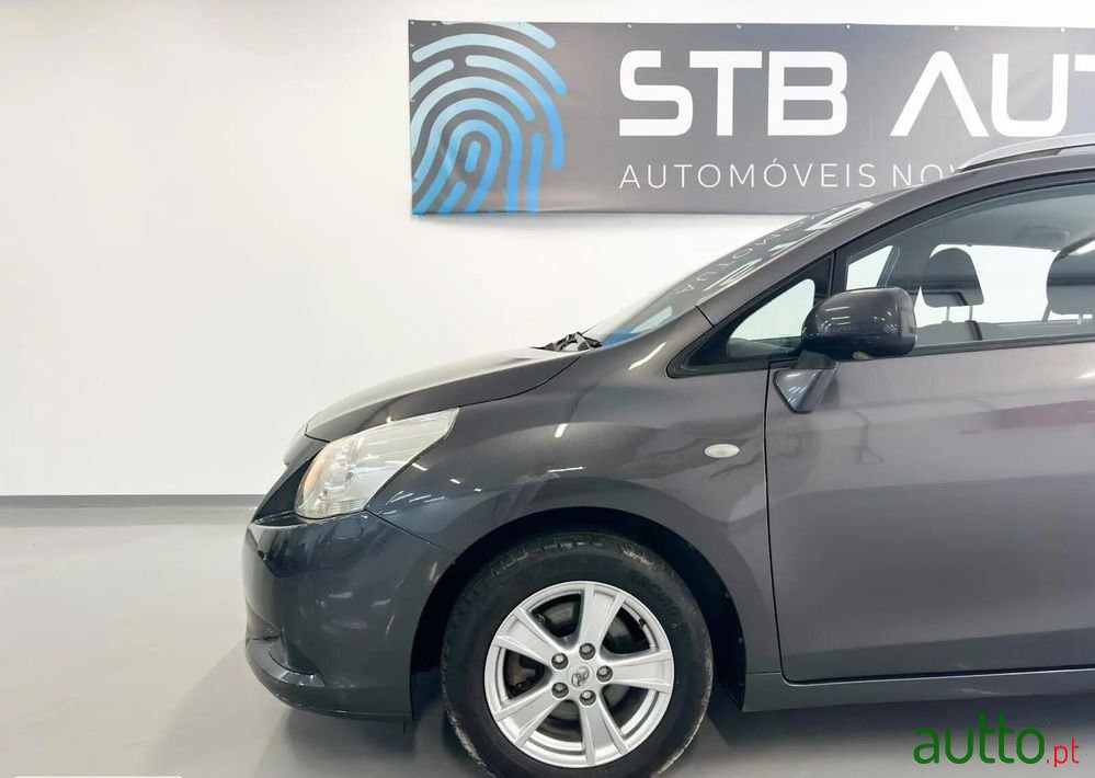 2009' Toyota Verso 2.0 D-4D Energy photo #3