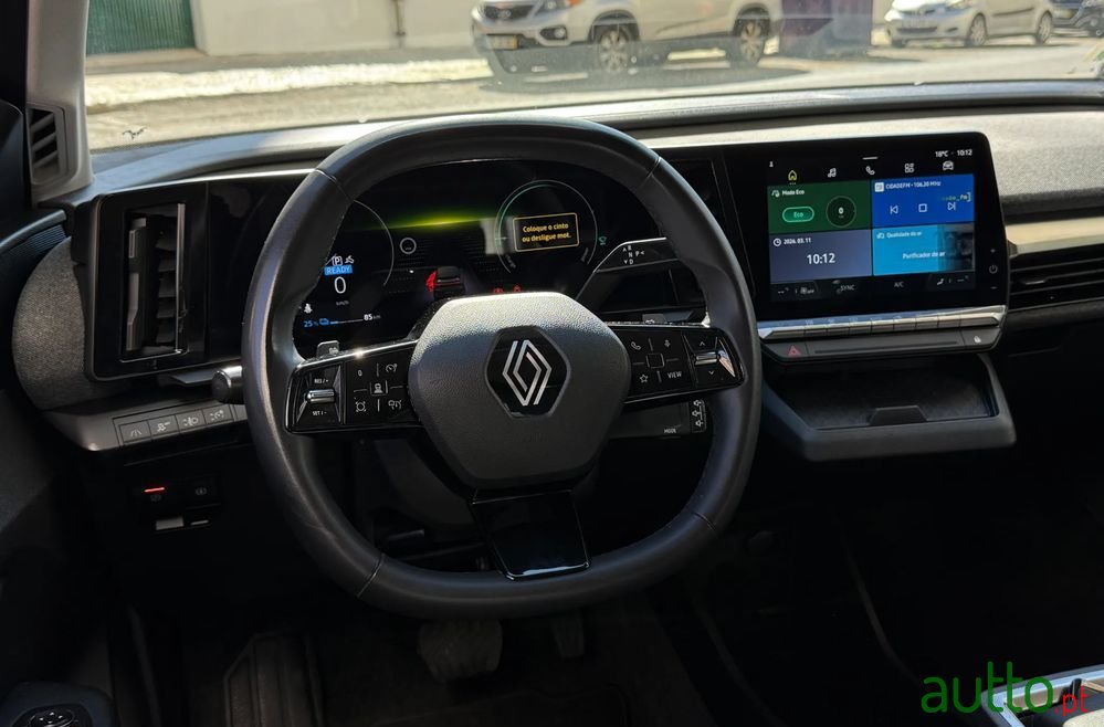 2023' Renault Megane E-Tech photo #6